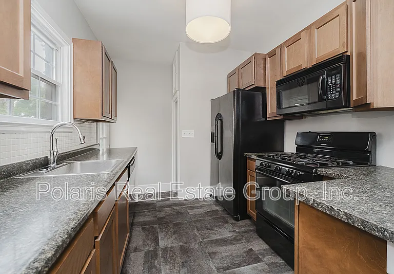 3346 Fall Creek Pkwy — Photo 13