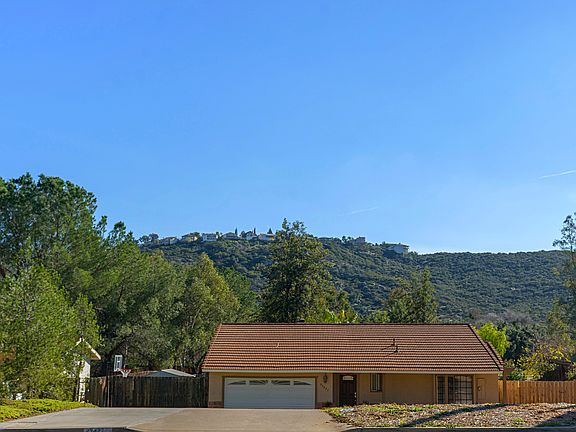 5th image of 23427 Glenn Ellen Way