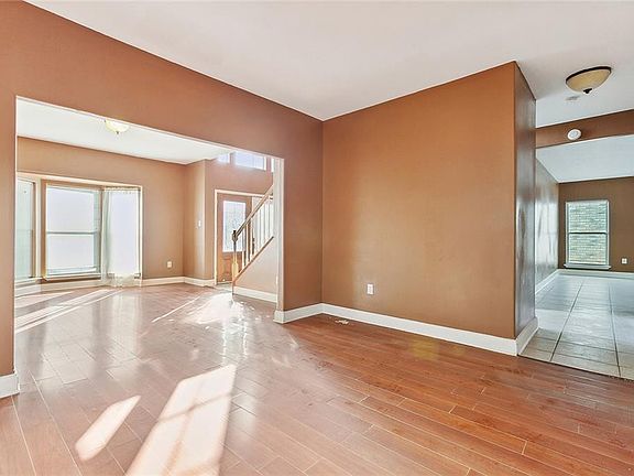4th image of 5540 Maple Ridge Dr