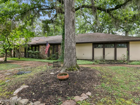 14 Avery Cir, Jackson, MS 39211