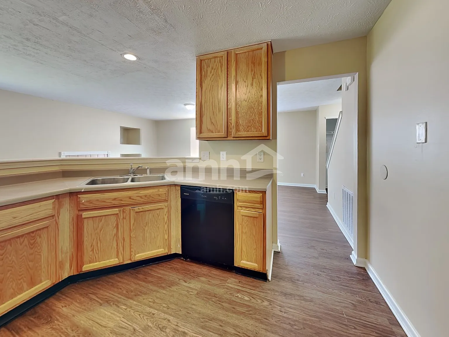 3 bed, 2.5 bath, 1750 sqft, $1,965 — Photo 4