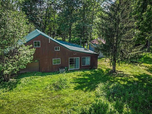 2nd image of 1006 Irish Ln