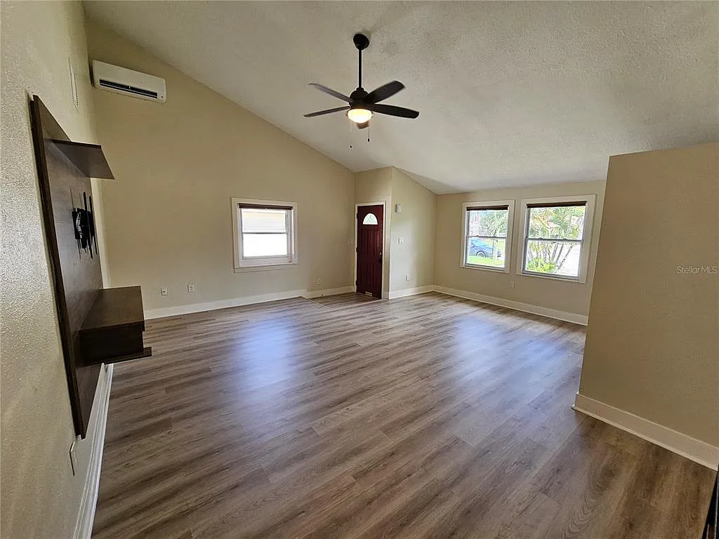 3 bed, 2.0 bath, 1648 sqft, $2,800 — Photo 4