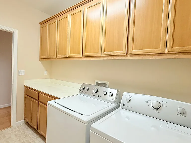 304 Karelian St — Photo 31