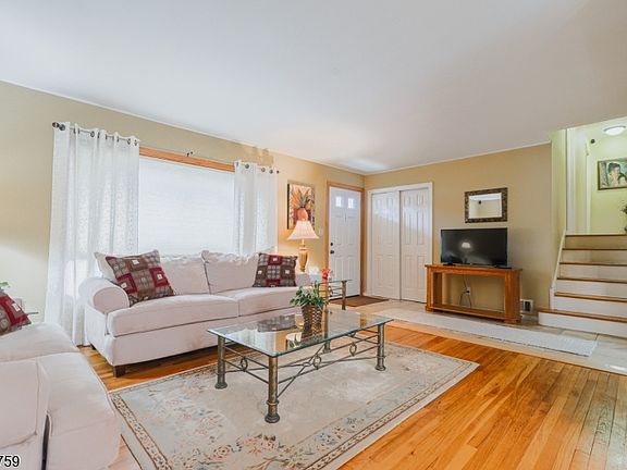 3rd image of 17 Cole Rd