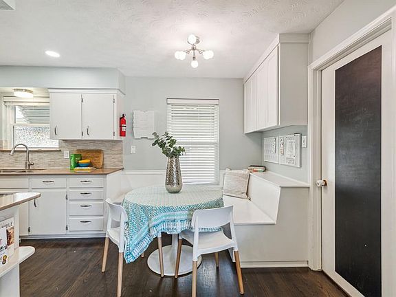 3rd image of 10219 Lakemere Dr