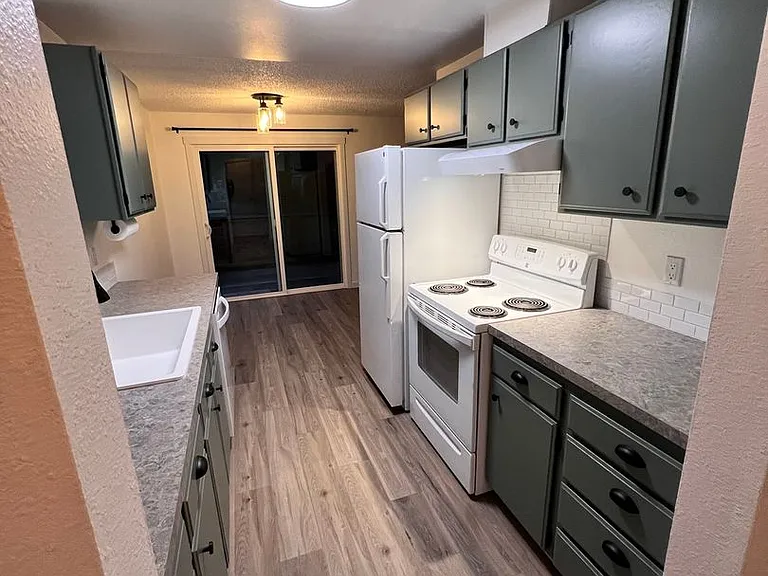 5826 Armour Loop SE — Photo 8