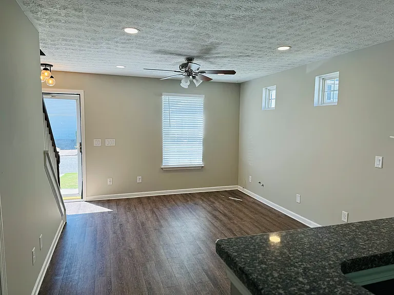 208 Oak Grove Way — Photo 29