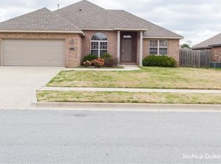 2326 N Cornwall Ave, Fayetteville, AR 72704
