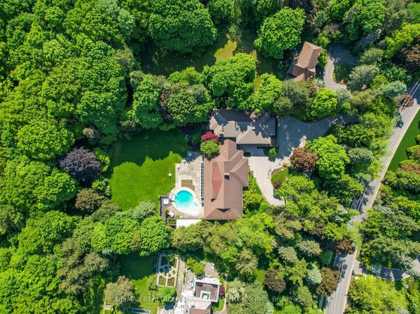 50 Park Lane Cir, Toronto, ON M3C 2N2