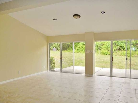 5th image of 823 Maybrook Dr