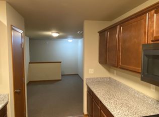 W206N16032 Stonebrook Dr, Jackson, WI 53037