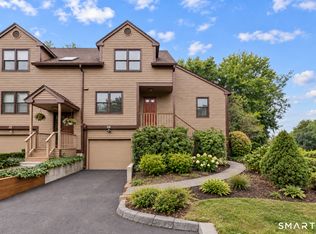 10 Edgehill Cir #10, Monroe, CT 06468