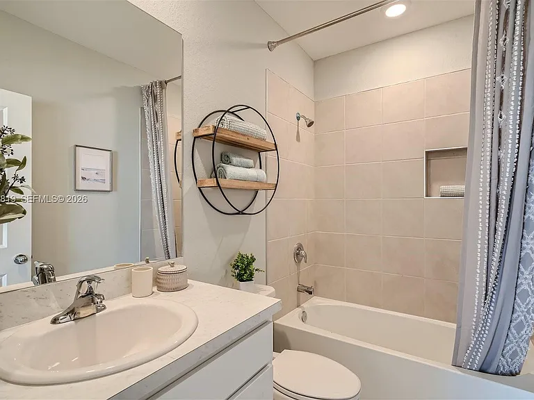 359 NE 16th St — Photo 49
