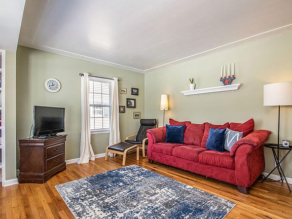 5th image of 1134 Lakeside Dr SE