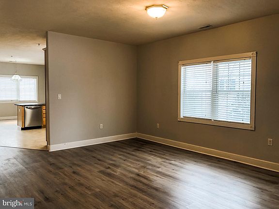 4th image of 339 Sunbrook Ln #106