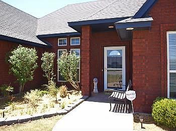 3rd image of 104 NW Valleybrook Dr