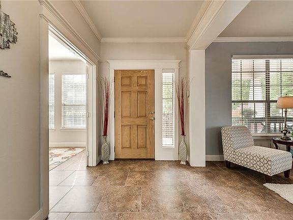 4th image of 317 Royal Oak Dr