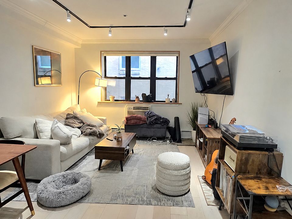 1st image of 400 E 14th St APT 4E