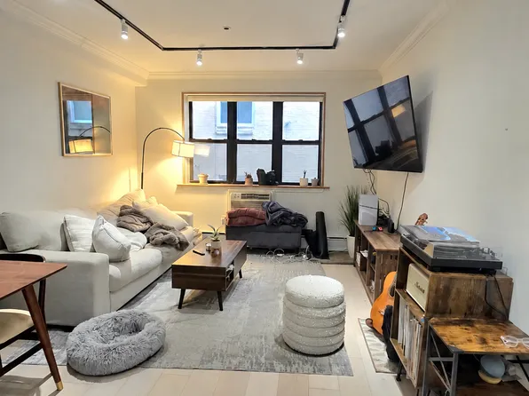 400 East 14th Street image 1 of 19