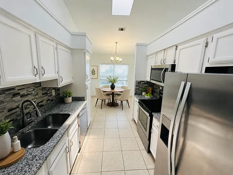 4652 Bracken Dr — Photo 11