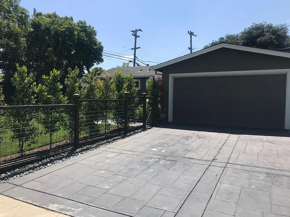 3547 Cherry Ave