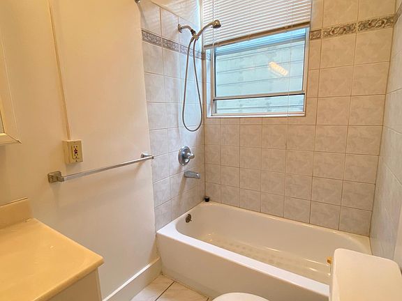 3rd image of 1739 Pine St #33