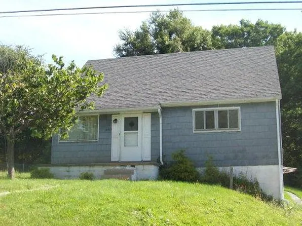 2513 Edgemont Dr, Bluefield, WV 24701