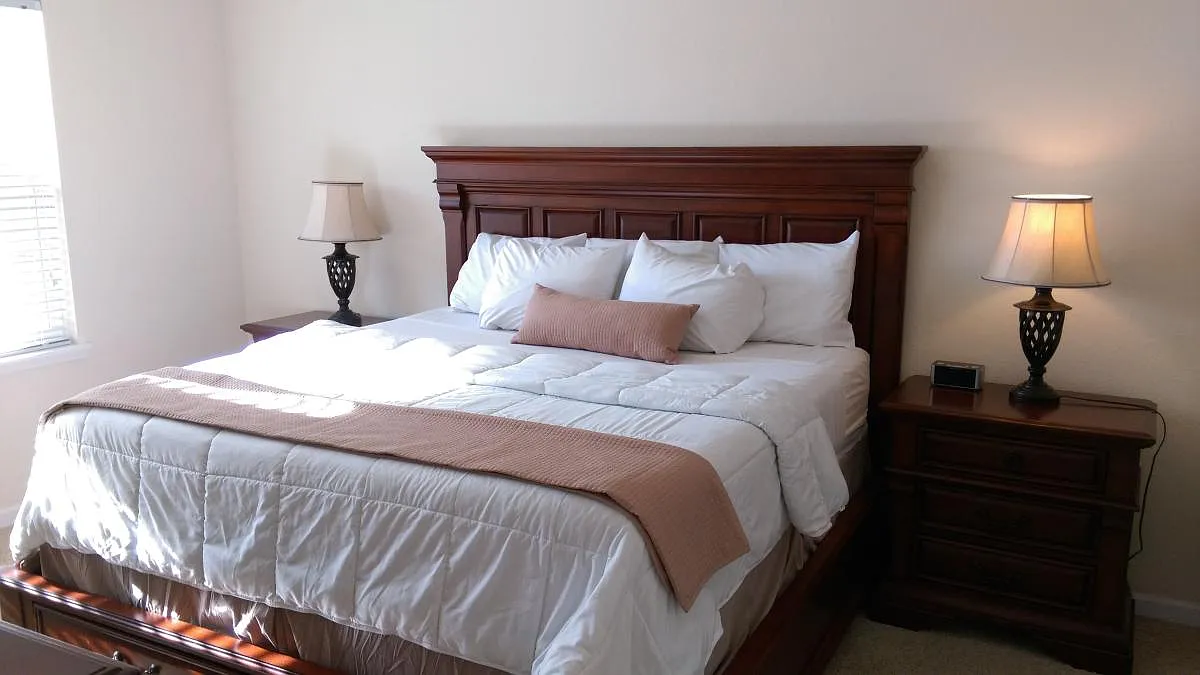 2 bed, 1200 sqft, $2,600 — Photo 2