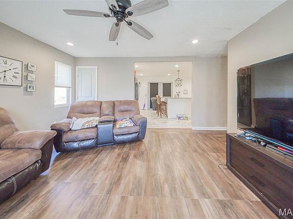 4th image of 11125 Pinedale Dr