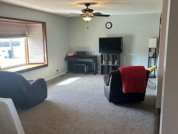 3rd image of 1962 N Country Club Rd