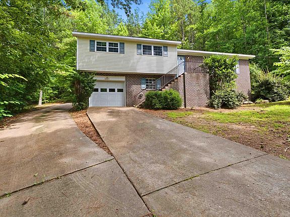 3rd image of 215 Oak Ridge Dr