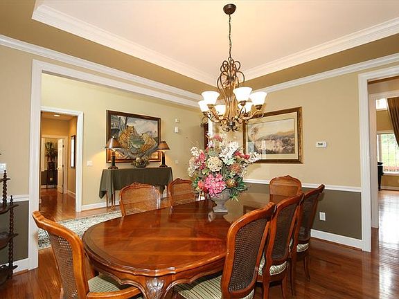 5th image of 9805 Farmstead Dr
