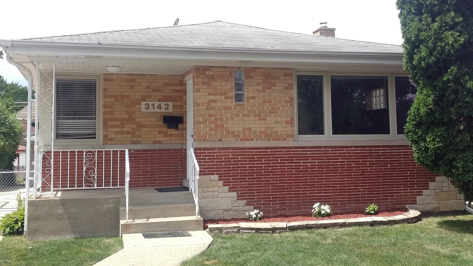 3142 Sarah St photo 1