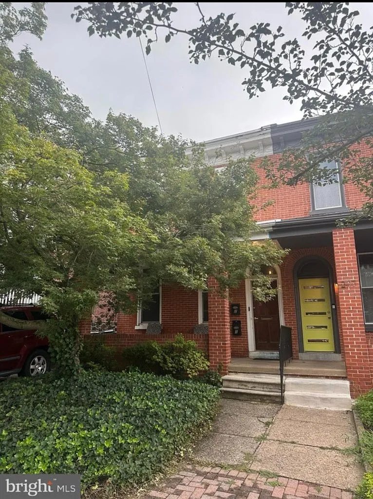 2 bed, 800 sqft, $1,650 — Photo 1