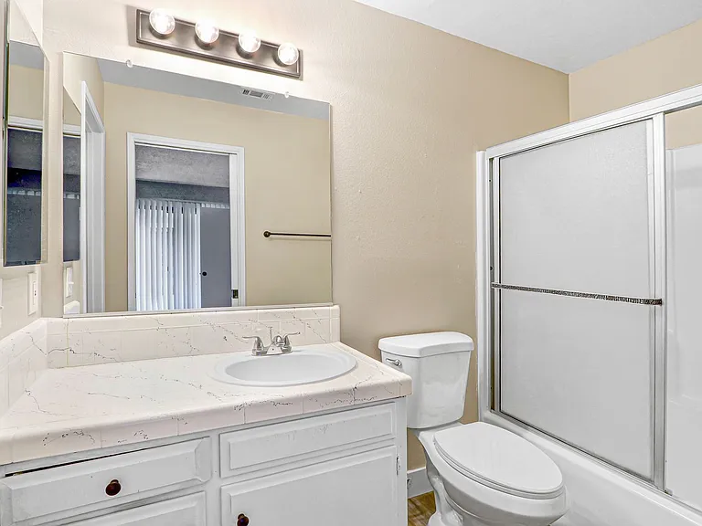 Palm Riverside — Photo 16