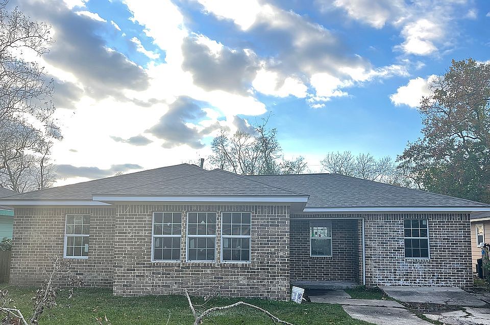 1st image of 210 Tilden Dr