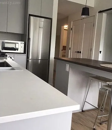 2493 Montrose Ave — Photo 8