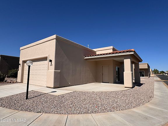 2nd image of 608 S Clubhouse Ln