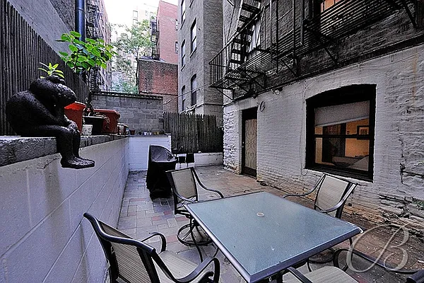 Rented by Bellmarc Realty | media 32