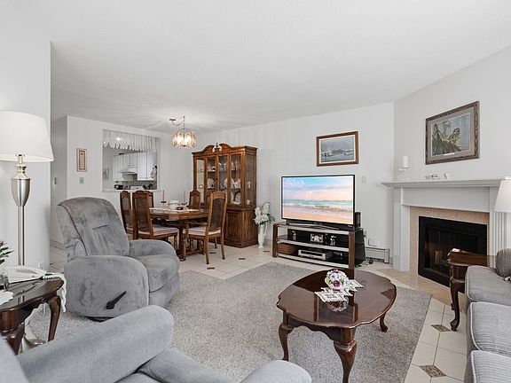 4th image of 15300 17th Ave #208