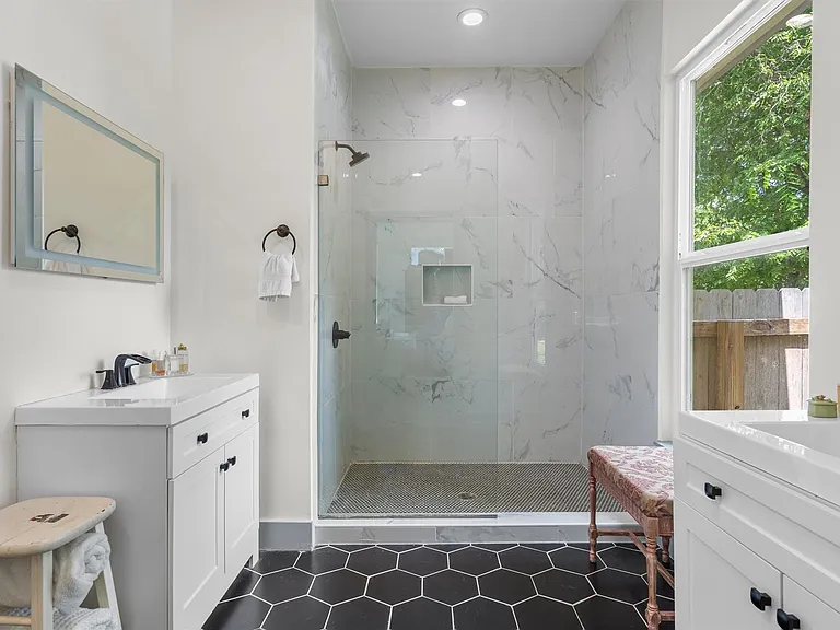 514 Wyeth St — Photo 18