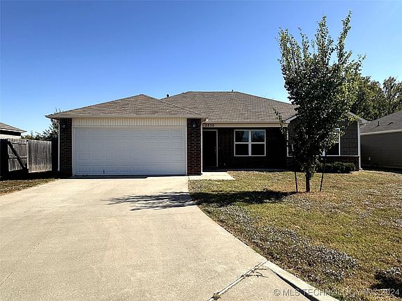 3rd image of 2820 Lariat Ln