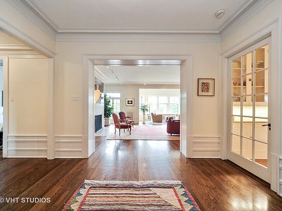 2nd image of 305 W Fullerton Pkwy APT 3E