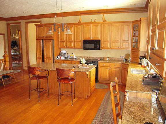 5th image of 10688 Chestnut Hill Ln