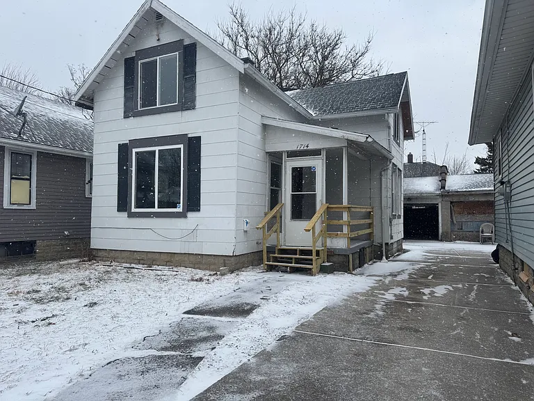 1714 Marne Ave — Photo 1