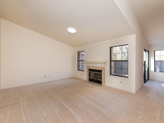 4th image of 1675 Creekview Ct