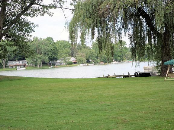 3rd image of 52867 Lakeview Dr