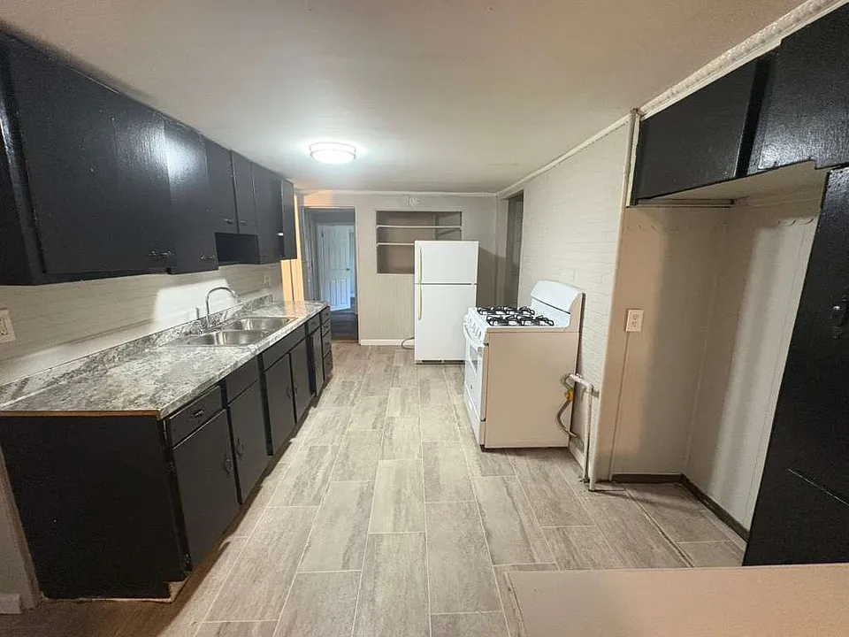 733 Burden Ave #1