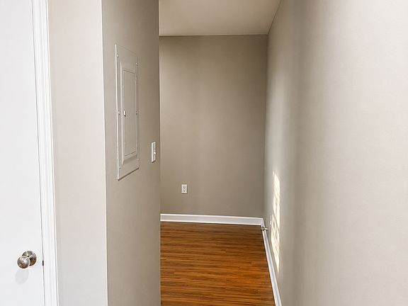 5th image of 306 Spangler Dr APT 6